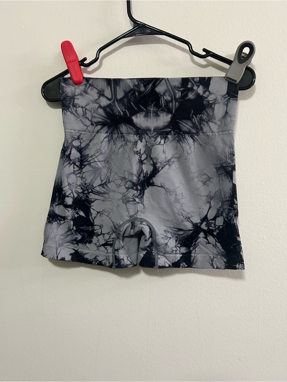 High-Waist Tie-Dye Bike Shorts in Black & Gray